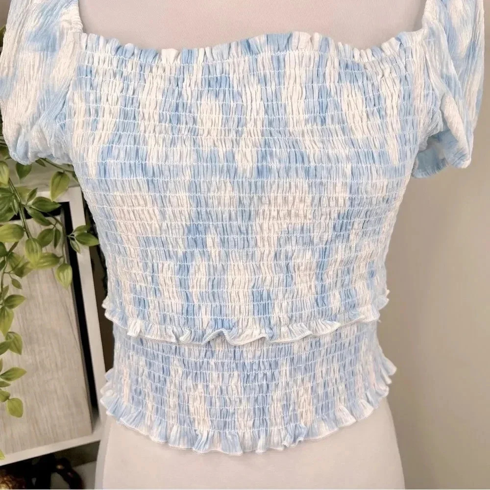 LUSH Blue and White Swirl Smocked Short Puff Sleeve Crop Top NEW Size M - Picture 4 of 12